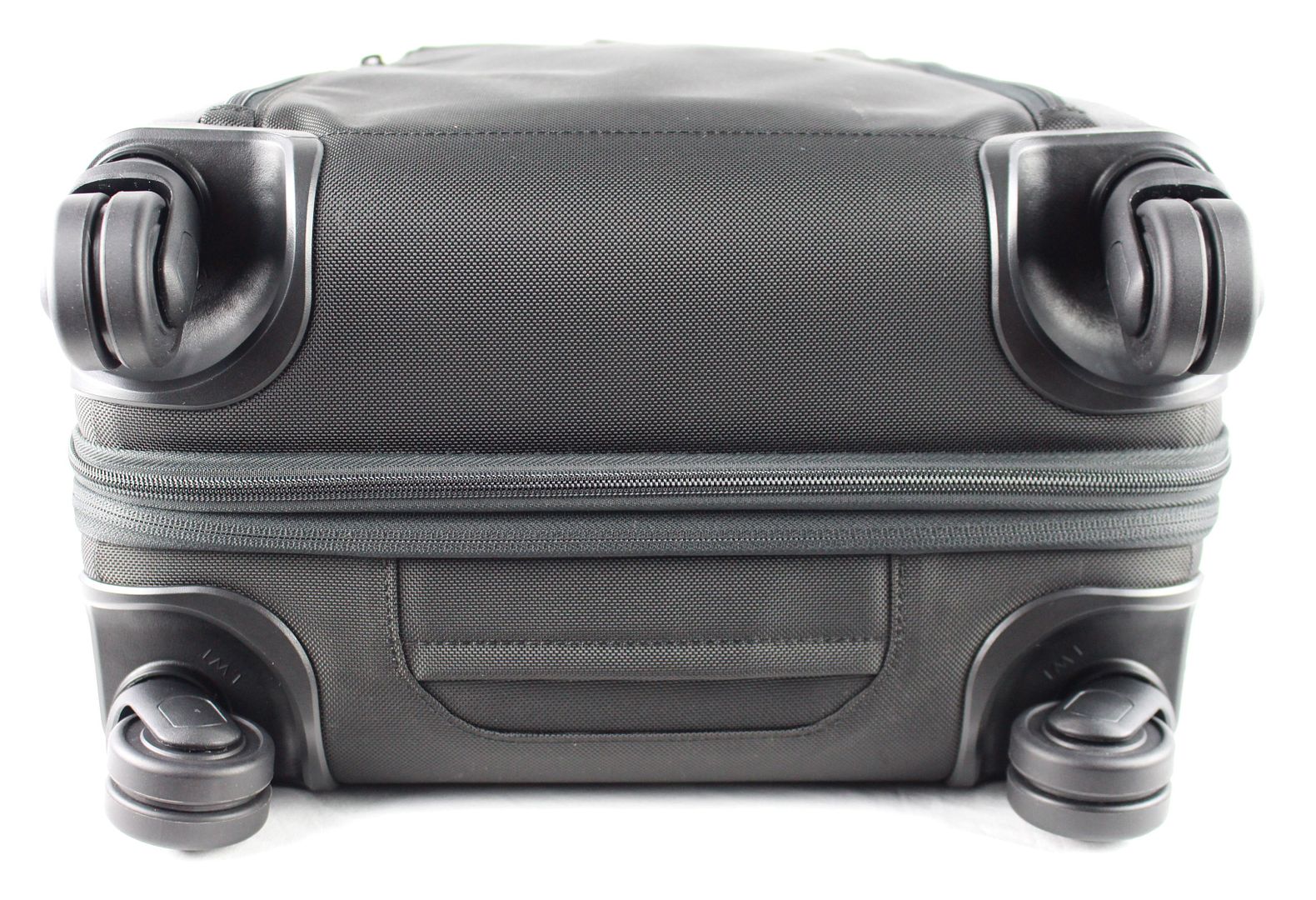 tumi alpha 3 carryon